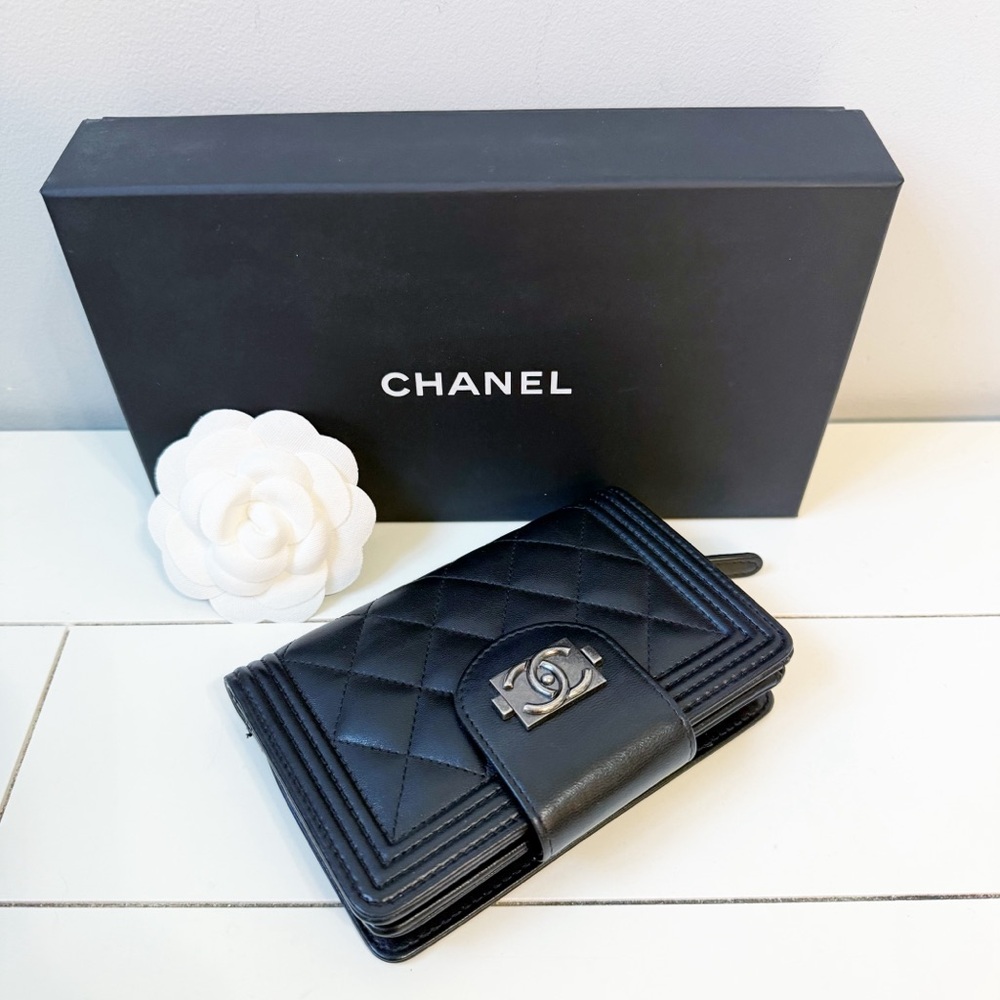 CHANEL Boy L-Zip Pocket Wallet Quilted Lambskin Leather Black